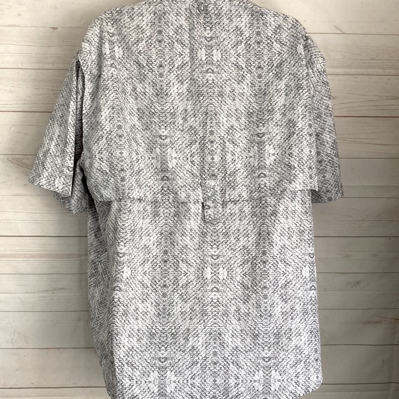 Reel Legends Sz XL Vented Fishing Shirt Button Front W/Pockets Gray Scale Print - Picture 7 of 10
